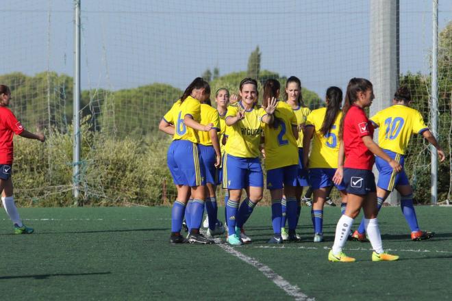 Las jugadoras del Cádiz, durante un partido esta temporada (Foto: CCF).