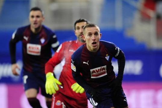 De Blasis está ocupando la posición de lateral derecho (Foto: LFP).