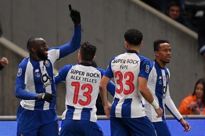 Los futbolistas del Oporto celebran un gol de Marega.