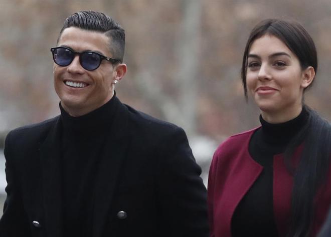 Cristiano Ronaldo, a su llegada a la Audiencia Provincial junto a Georgina Rodríguez.