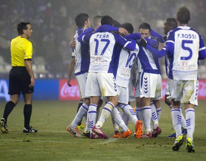Los jugadores pucelanos, tras uno de los goles de Javi Guerra en aquel partido (Foto: RealValladolid.es)