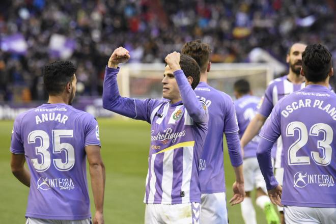 Pablo Hervías celebra el gol que anotó a la Cultural y Deportiva Leonesa (Foto: Andrés Domingo).