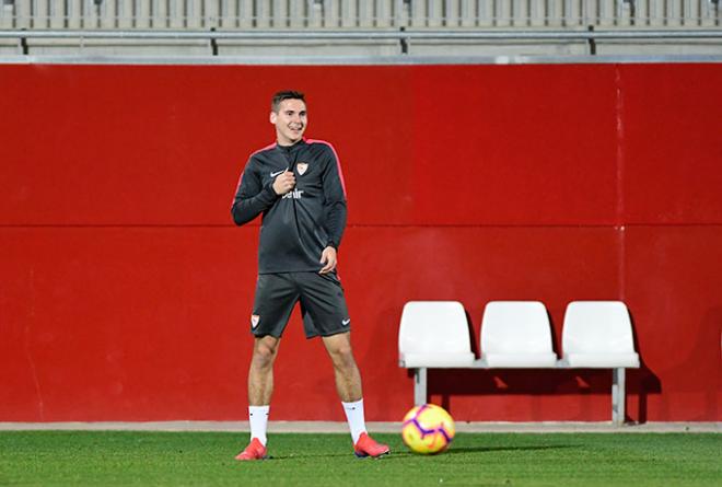 Wöber, en un entrenamiento con el Sevilla FC. (Foto: Kiko Hurtado).