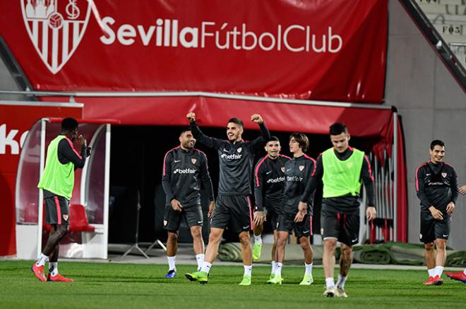 Entrenamiento del Sevilla FC de este pasado viernes. (Foto: Kiko Hurtado).
