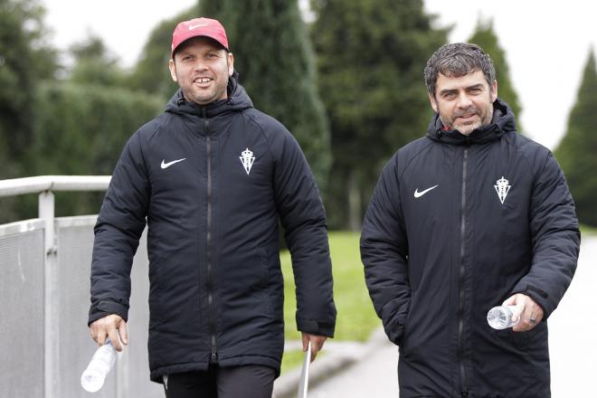 José Alberto junto a Arturo, coach del primer equipo del Sporting (Foto: Luis Manso).