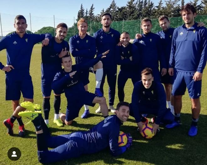 Los jugadores del Cádiz, tras un entrenamiento.