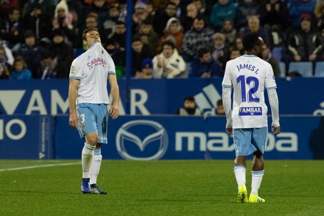 Lasure se lamenta durante el partido contra el Oviedo (Foto: Daniel Marzo)