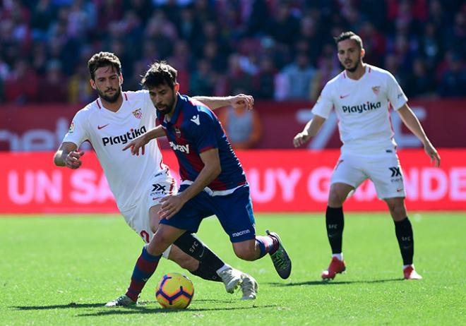 Coke, en un duelo entre Sevilla FC y Levante (Foto: Kiko Hurtado).