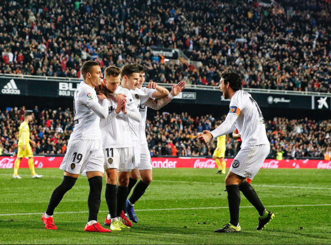 Parejo, mina, Cheryshev, Rodrigo celebran un gol en Mestalla. (Foto: Valencia CF)