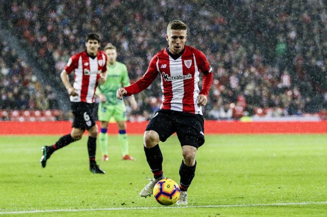 Iker Muniain sigue con su idilio con el marco rival (Foto: Edu del Fresno).