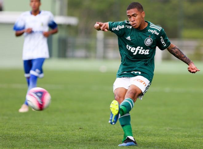 Lucas Esteves, en un partido reciente con la camiseta de Palmeiras.