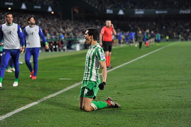 Aissa Mandi, defensa del Betis (foto: Kiko Hurtado).