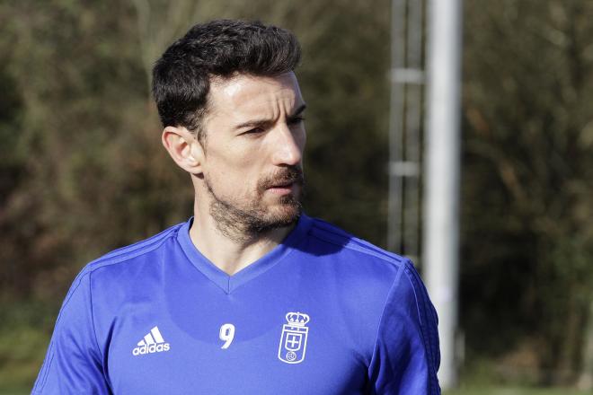 Toché, durante un entrenamiento con el Real Oviedo (Foto: Luis Manso).