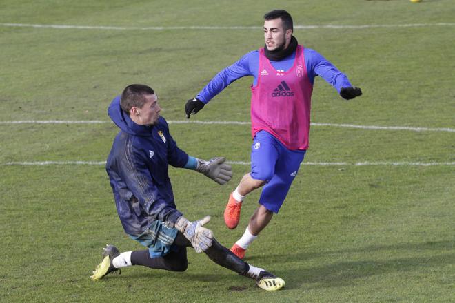 Joselu en una acción de un entrenamiento con Gorka (Foto: Luis Manso).