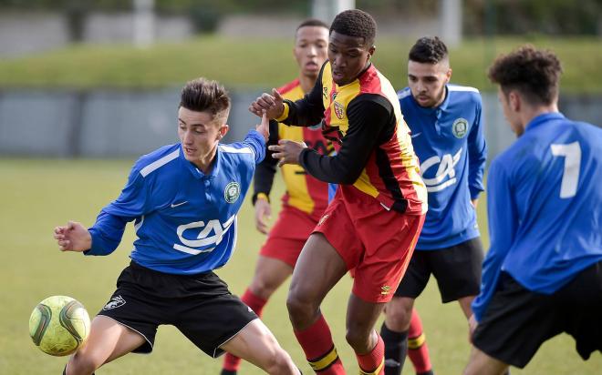 Modibo Sagnan juega en el Lens de Montanier.