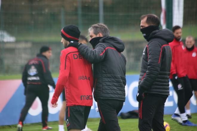 Natxo González y Fede Cartabia, en el entrenamiento del Deportivo en Abegondo (Foto: Iris Miquel).