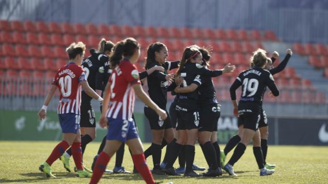 Varias jugadoras del Málaga Femenino celebran un gol (Foto: LaLiga).