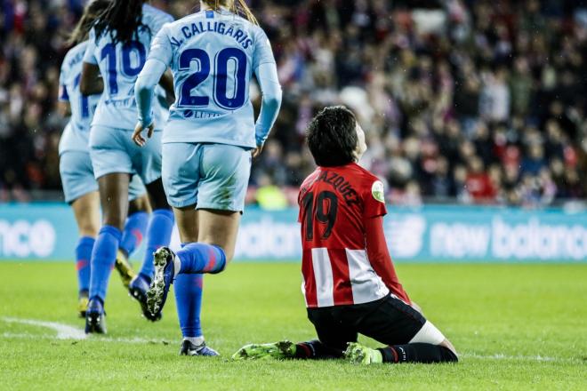 Erika Vázquez no se explica una de las claras ocasiones falladas por el Athletic (Foto: Edu del Fresno).