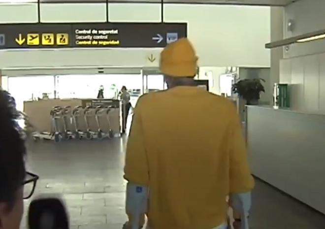 Neymar, en el aeropuerto del Prat.