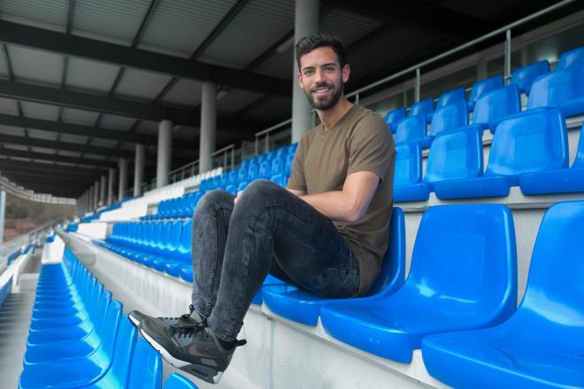 Pablo Marí posa para ElDesmarque en 'El Mundo del Futbol' (Foto: Iris Miquel).