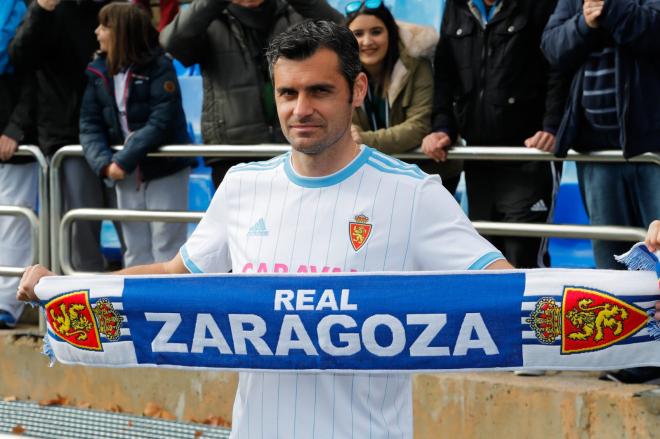 Dorado, en su presentación con el Real Zaragoza (Foto: Daniel Marzo).