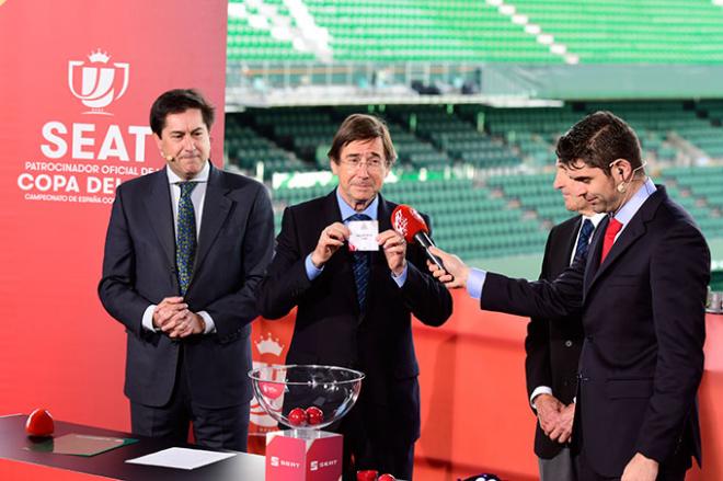 Julio Cardeñosa, en el sorteo de las semifinales de la Copa (Foto: Kiko Hurtado).