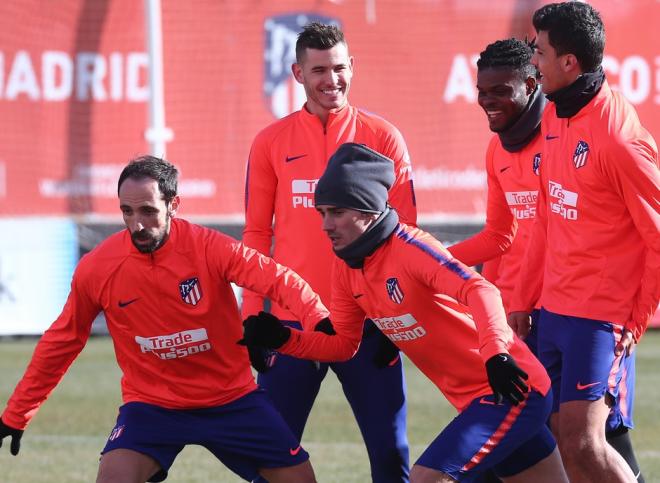 Juanfran, Griezmann, Lucas, Thomas y Rodrigo, en una sesión del Atlético (Foto: ATM).