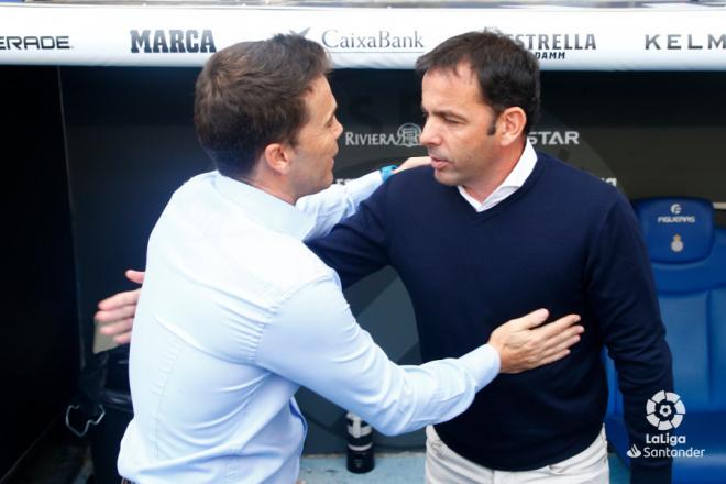 Rubi y Calleja se saludan antes del Espanyol-Villarreal de la ida.