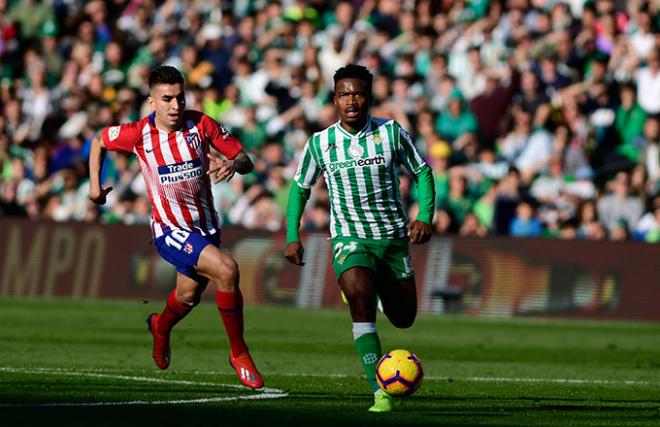 Wilfrid Kaptoum con la pelota.