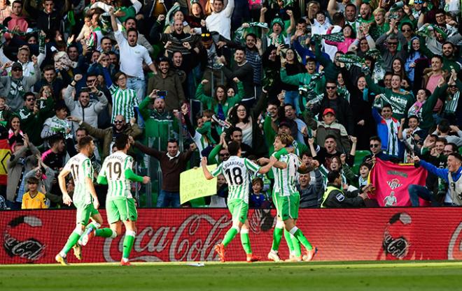 Canales celebra el gol de penalti ante el Atlético de Madrid. (Foto: Kiko Hurtado).