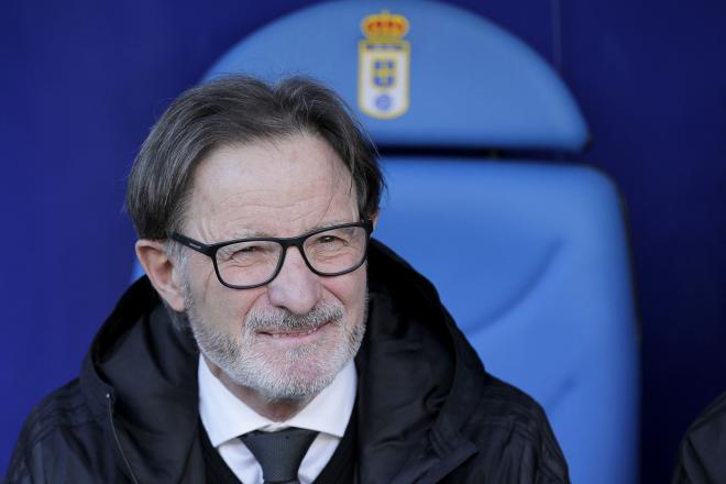 Juan Antonio Anquela, en el Real Oviedo-Cádiz (Foto: Luis Manso)