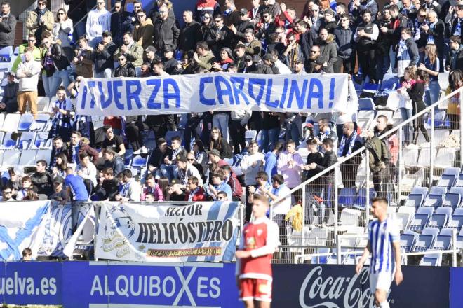 La afición del Recre recuerda a Carolina Marín. (Clara Verdier)