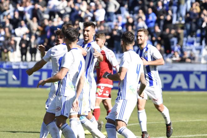 Jugadores del Recre celebran un gol ante el Real Murcia. (Clara Verdier)