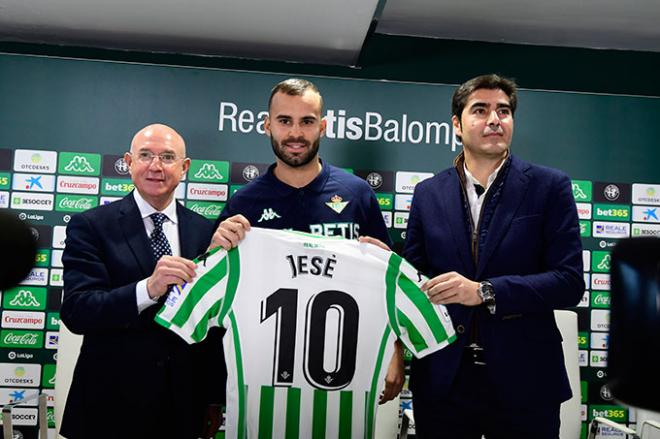 Serra, Jesé y Haro, en la presentación del futbolista (Foto: Kiko Hurtado).