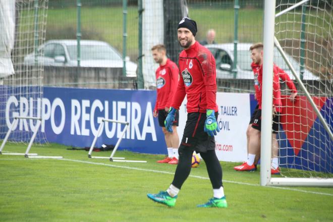 Dani Giménez, en un entrenamiento del Deportivo en Abegondo (Foto: Iris Miquel).