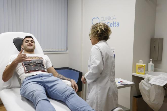 Maxi Gómez pasa el reconocimiento médico en A Sede del Celta (Foto: RCCV).