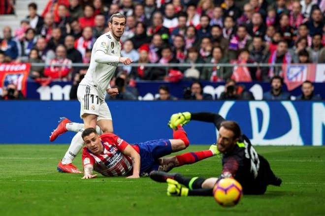 Bale marca el tercero ante Giménez.
