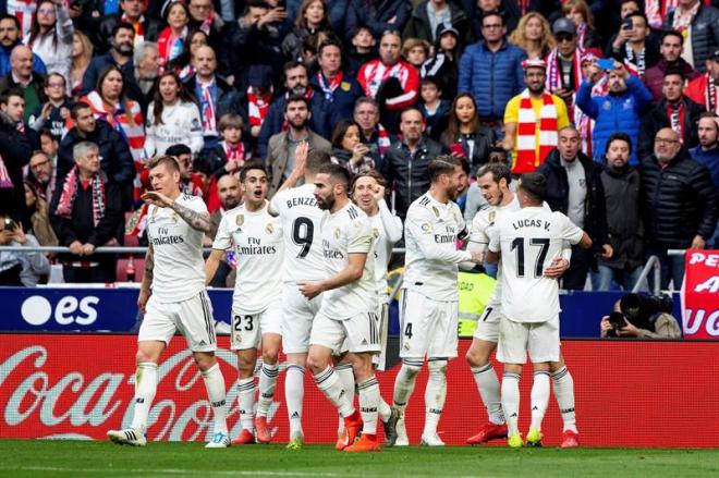 Los jugadores del Real Madrid celebran el gol de Bale en el derbi madrileño en el Wanda Metropolitano.