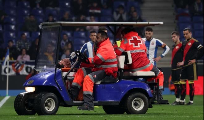 Piatti se lleva las manos a la cabeza tras ser retirado (Foto: RCD Espanyol).