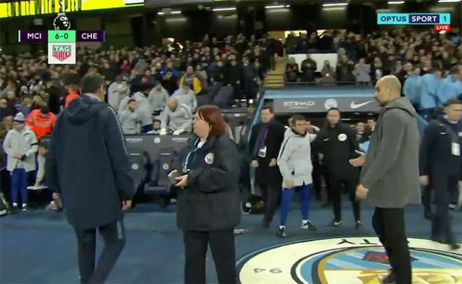 Sarri niega el saludo a Guardiola.