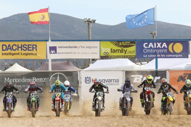 Espectáculo y récord de asistencia en el Motocross de Albaida