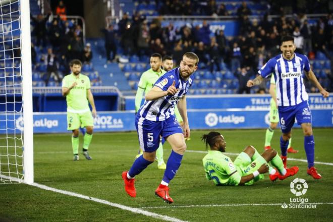 Laguardia celebra un gol contra el Levante. (Foto: LaLiga)