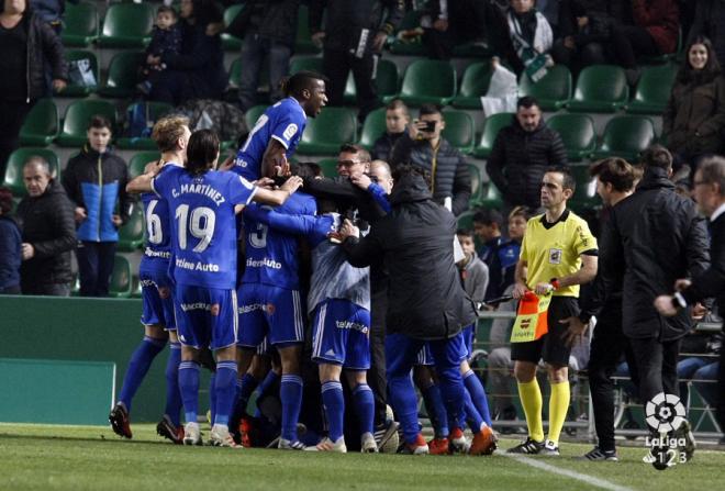 El Real Oviedo celebra el gol de la victoria ante el Elche (Foto: LaLiga).