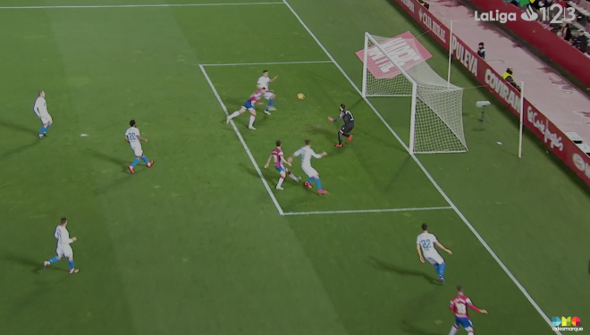El gol con la mano de Antonio Puertas en el Granada-Deportivo (Foto: LaLiga).