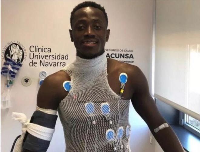 Emmanuel Boateng superando la revisión médica en Madrid.