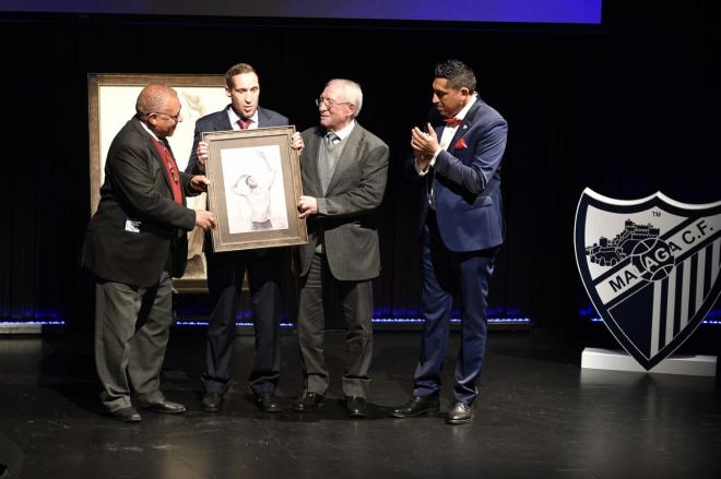 Benítez, Ben Barek y Basti, junto a Martín Gaitán.