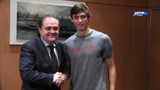 Robin Le Normand, en su acto de renovación (Foto: Real Sociedad).