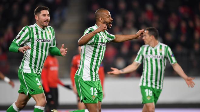 Sidnei celebra su gol ante el Rennes.