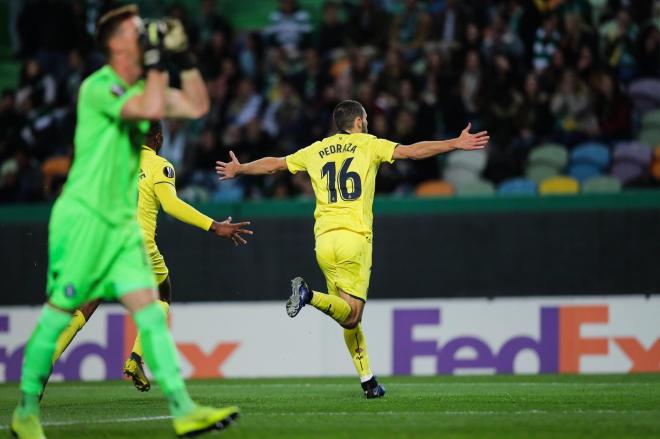 Alfonso Pedraza celebra su gol en el partido entre Sporting y Villarreal.