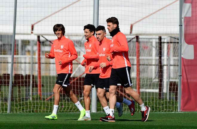 Bryan, Navas, Munir y Sergi Gómez, en un entrenamiento con el Sevilla FC. (Foto: Kiko Hurtado).